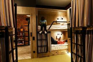 Хостел Hostel 2028 Калининград Общий 6-местный номер для мужчин и женщин-1